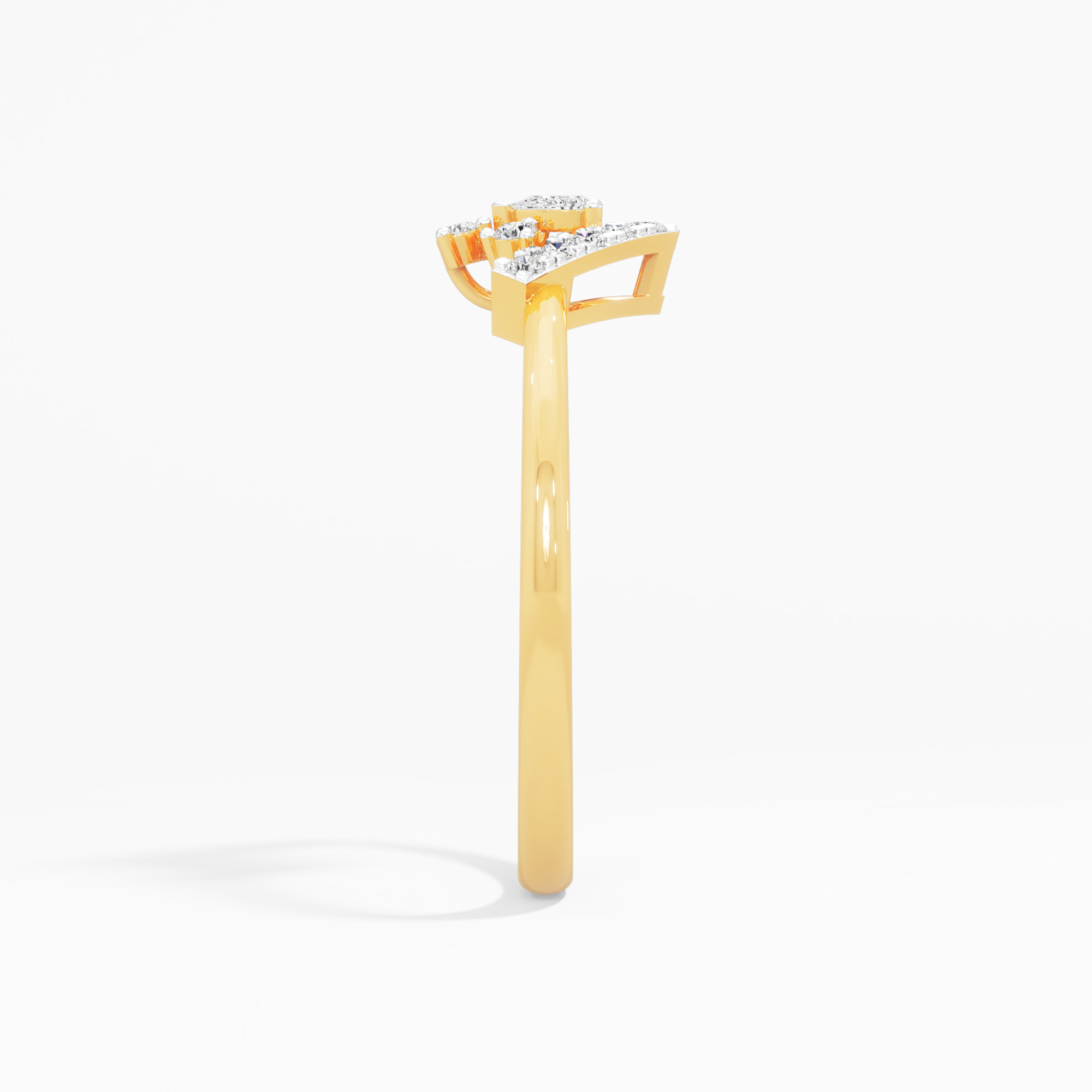 Regal Vesta Cocktail Ring in 9KT Yellow Gold (Diamond Quality: FG-VVS VS)